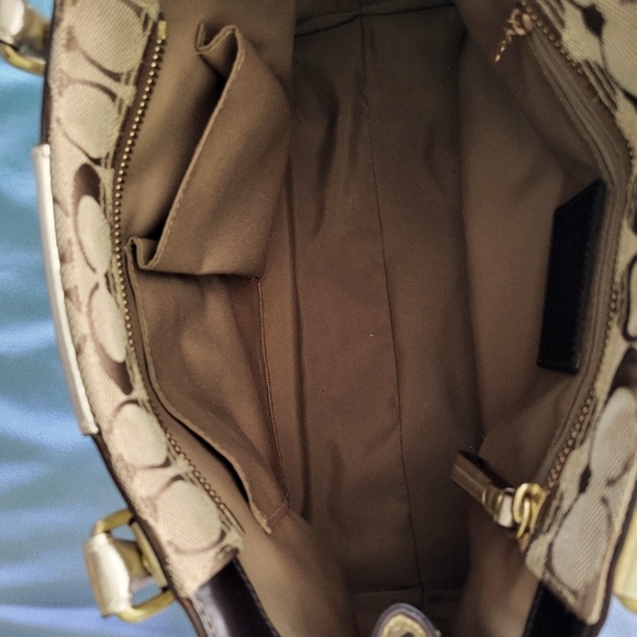 Classic Coach Purse - Picture 3 of 6